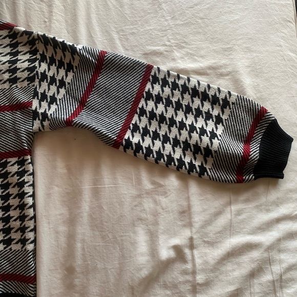 Pattern Sweater - Picture 3 of 5